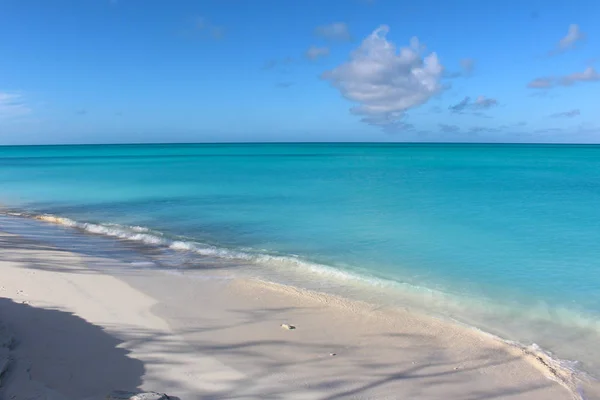 Spiaggia Tropicale Sabbia Bianca Fine Mare Azzurro Long Island Bahamas — Foto Stock