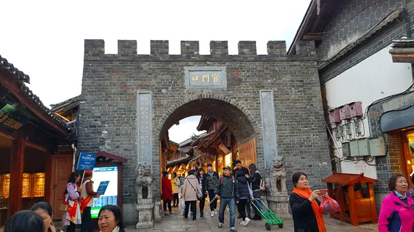 Cancello Nella Città Vecchia Lijiang Yunnan Cina Lijiang Yunnan Cina — Foto Stock