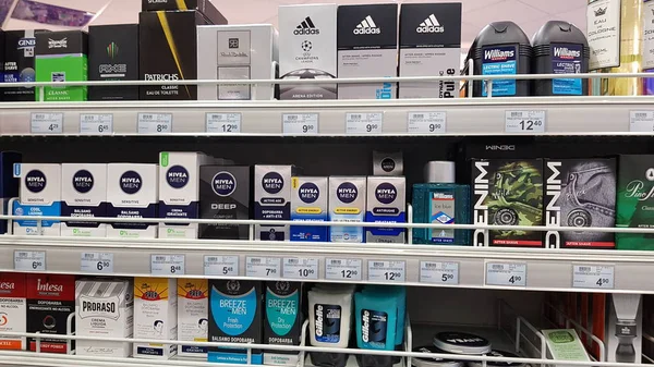 Supermarket Shelves Products Men Hygiene Shave Deodorants Perfumes Soap Siena — Stock Photo, Image