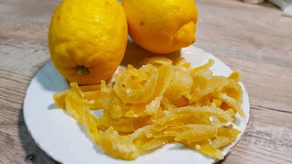 Ζαχαρωμένα Φλούδα Λεμονιού Λεμόνι Φρούτα Ένα Νόστιμο Γλυκό Σνακ Σπιτική — Φωτογραφία Αρχείου