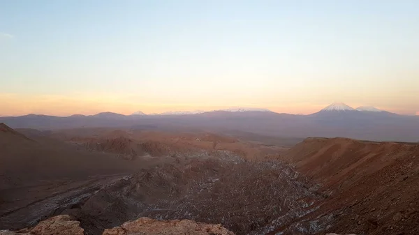 Sunset Lights Volcanoes Andean Chain Licancabur Volcano Seen Valley Mars — Stock Photo, Image