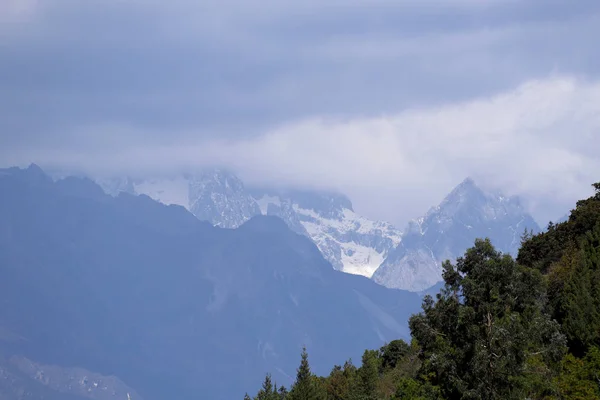 Vista Montaña Nieve Del Dragón Jade Desde Parque Primavera Jade — Foto de Stock