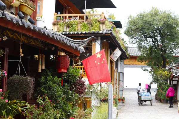Lijiang Yunnan China November 2018 View Street Houses Flowers Canals — Stock Photo, Image