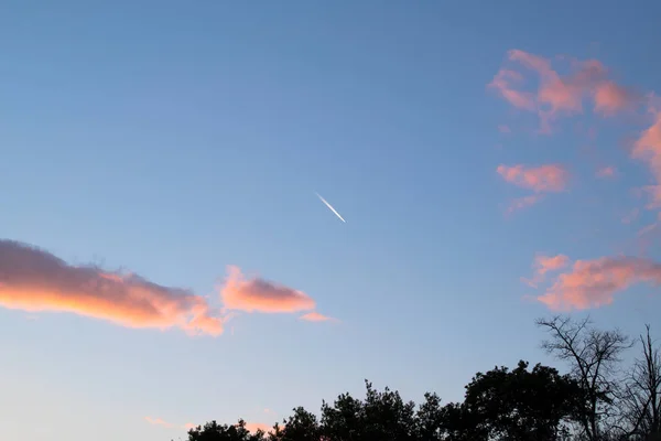 Bangkitnya pesawat saat matahari terbenam. Val d 'Orcia, Siena, Tuscany , — Stok Foto