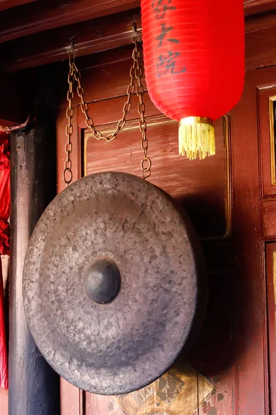 Уголки старого Китая, украшения в старых домах в историческом — стоковое фото