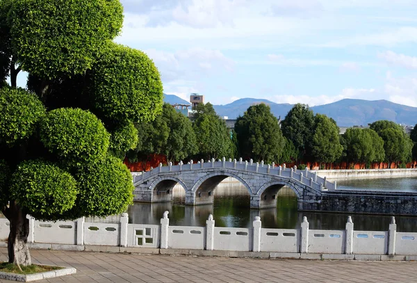 O Jardim no Templo de Confúcio, na China. Jianshui, Yunnan, China — Fotografia de Stock