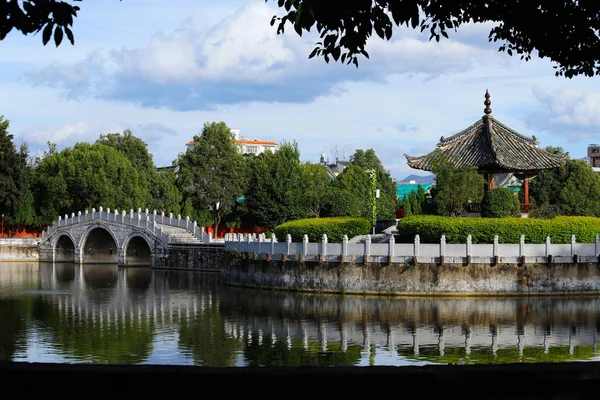 O Jardim no Templo de Confúcio, na China. Jianshui, Yunnan, China — Fotografia de Stock