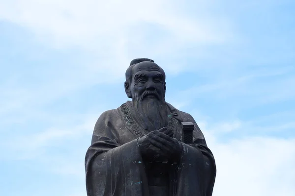 Pomnik w Świątyni Konfucjusza w Chinach. Jianshui, Yunnan, Chiny — Zdjęcie stockowe