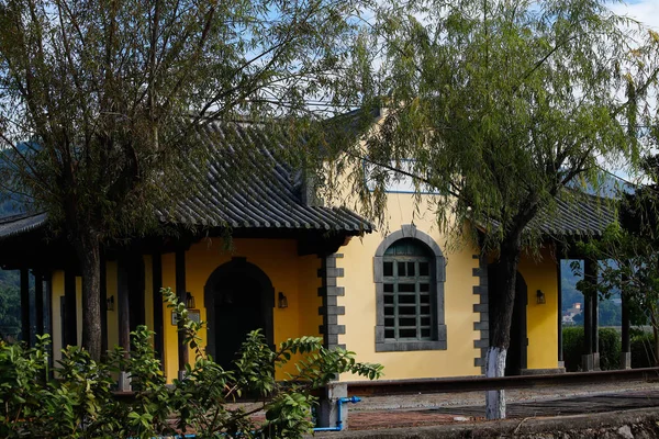 Station. De oude spoorlijn tussen Vietnam en Yunnan. Jianshui, Yunnan, China — Stockfoto