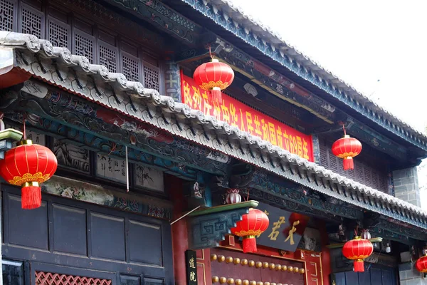 Detalle de un edificio en el centro histórico de la ciudad de Jianshui. Yunnan, China — Foto de Stock