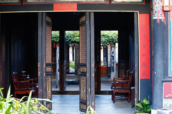 Een oud statig huis in het historische centrum van Jianshui. Yunnan, China — Stockfoto