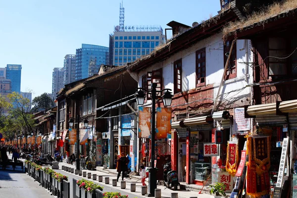 Old buildings in the center of Kunming. Yunnan, China — Stock Photo, Image