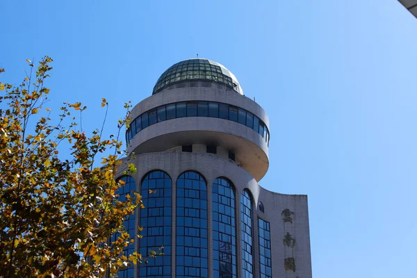 A building in the center of Kunming. Yunnan, China — Stock Photo, Image