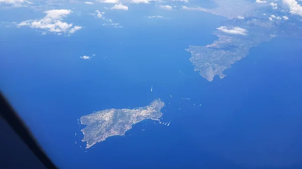 Vista aérea de la isla de Capri y la costa de Amalfi. Italia —  Fotos de Stock