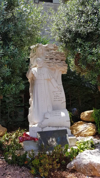 Monumento do Papa João Paulo II no local de peregrinação de Nossa Senhora do Líbano, Harissa, Líbano — Fotografia de Stock