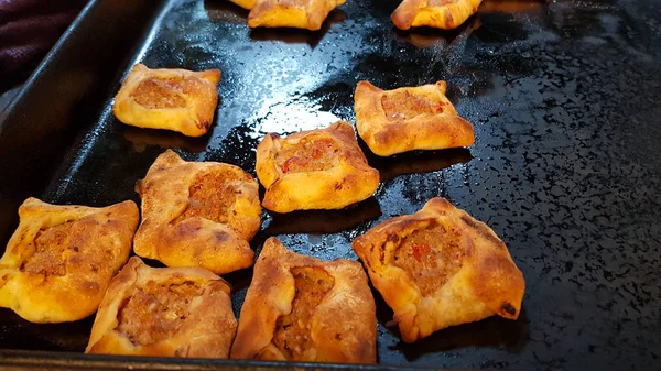 Sfiha, baharatlı etle doldurulmuş köfte, Beqaa Vadisi'nin tipik bir atıştırması. Lübnan — Stok fotoğraf