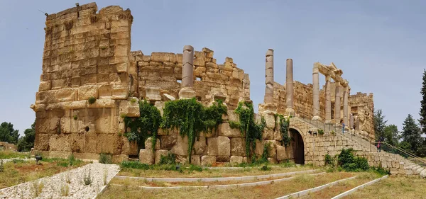 O Propylaeum ou Pórtico. As ruínas da cidade romana de Heliópolis ou Baalbeque no Vale do Beqaa. Baalbek, Líbano — Fotografia de Stock