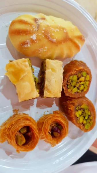 Baklava ve diğer Lübnan tatlıları. Lübnan — Stok fotoğraf