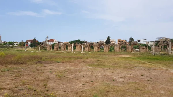 Colonata e aqueduto. Restos arqueológicos romanos em Tiro. Pneu, Líbano — Fotografia de Stock