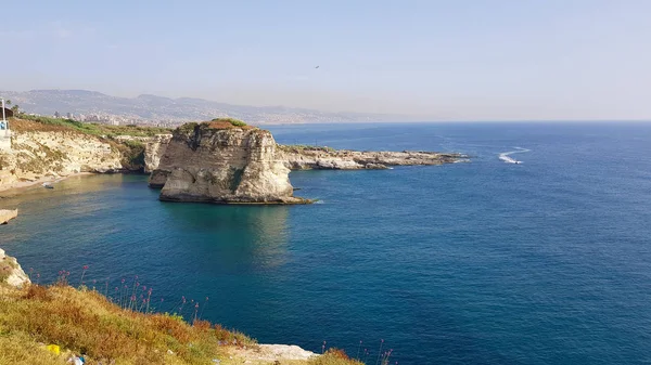 Pohled na Holubí rock (Raouch), Bejrút. Libanon — Stock fotografie