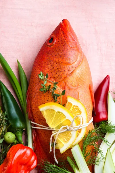 Kırmızı Snapper ile hala hayat 
