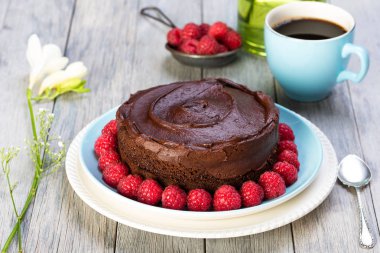 Çikolatalı kek ahududu