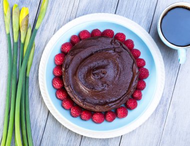 Çikolatalı kek ahududu