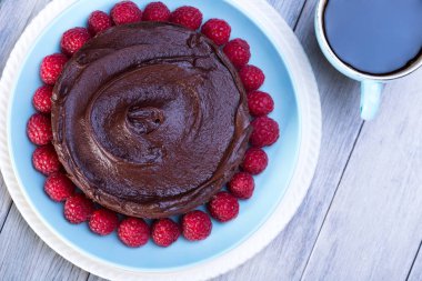 Çikolatalı kek ahududu