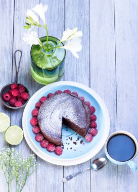 Çikolatalı kek ahududu