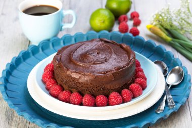 Çikolatalı kek ahududu