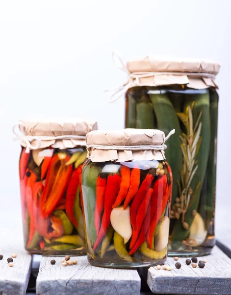 kavanozlarda salamura chilies