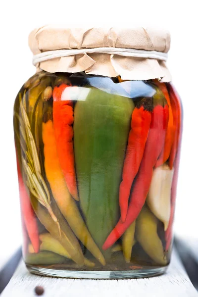 kavanozlarda salamura chilies