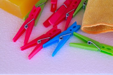 Çamaşır sabunları ve clothespins dönüştürün