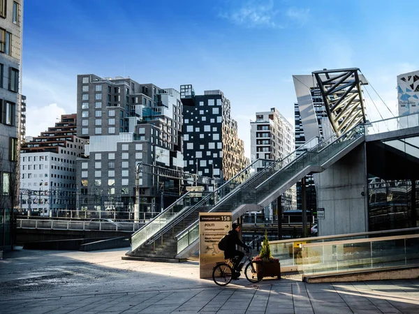 Güzel modern binalar, Oslo'nun barkod bölge Norveç'te bir kentsel ve süper trendy gibi fiyort üzerinden yükselir. Oslo, Norveç, 24 Kasım 2017.