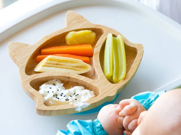 Eller tarafından yeme bebeğim, Blw yöntemi ile organik biyo sebze yeme bebeğim, led Sütten kesme bebeğim. Mutlu vejetaryen çocuk öğle yemeği yemeyi. Yürümeye başlayan çocuk yemek kendisi, kendi kendini besliyor. Bebek Bebek yeme.