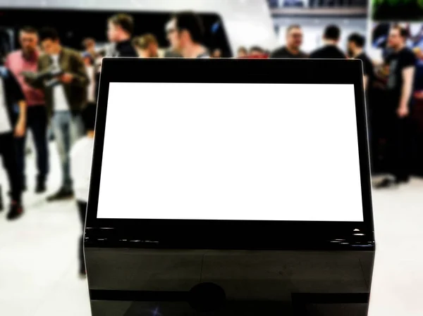 Mock up touch screen di chiosco stand digitale, per annunci pubblicitari, pubblicità di marketing, design, promozione nel centro commerciale, galleria, centro congressi, eventi . — Foto Stock