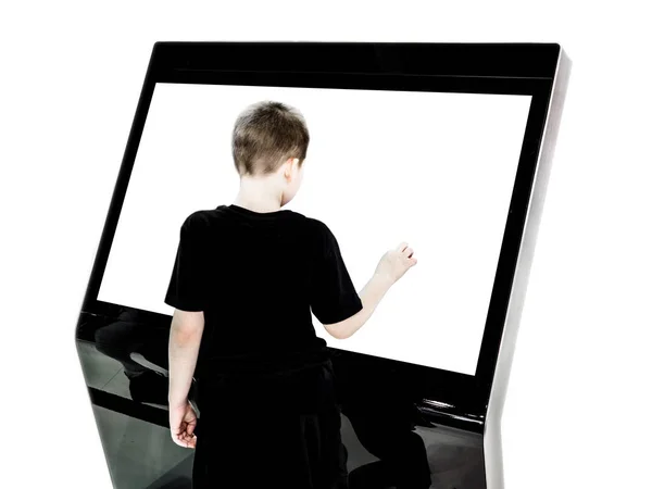 Мальчик, использующий сенсорный экран макет киоска цифровой стенд, для рекламы, маркетинговой рекламы, дизайна, продвижения на изолированном белом фоне . Лицензионные Стоковые Фото