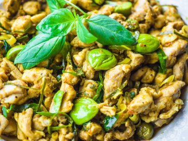 Güney Tay kuru köri tavuk Khua Kling acı ile fasulye, KötüNiyetli küme bean, koku fasulye