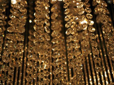 Öğeleri kristal avize, lüks ve kentsel tasarım ışık altında parlayan açık renkli yuvarlak.