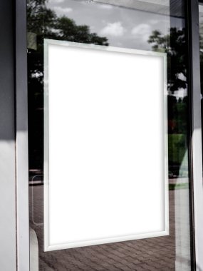 Kadar alay et. Açık hava reklam, tabela yan görünüm boş beyaz gölge tabela kadar alay ile boş billboard açık havada, duvardaki genel bilgi yönetim kurulu.