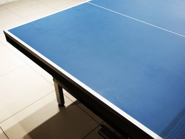 Ping pong masaları mavi. Spor ve egzersiz gibi, Masa Tenisi, spor konsepti.