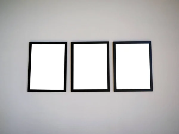 मॉक-अप, मॉकअप प्रदर्शनी, आर्ट गैलरी, एक दीवार पर सफेद खाली फोटो फ्रेम — स्टॉक फ़ोटो, इमेज