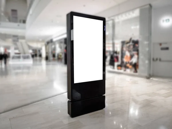 Digitale media leeg zwart-wit scherm modern panel, bord voor reclame ontwerp in een winkelcentrum, galerie. Model, mock-up, mock-up met wazige achtergrond, digitale kiosk. — Stockfoto