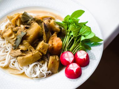 Kaeng Tai PLA; Güney Tay mutfağından bir köri. Adı Tai PLA, tuzlu sos ile erişte pirinç erişte ile fermente balık bağırsakları yapılan türetilmiştir