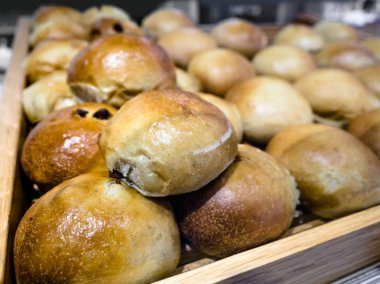 Julekake (Norveç yılbaşı ekmeği), sukat (narenciye kabuğu) ve kuru üzüm ile geleneksel bir Norveç Noel ekmeği.