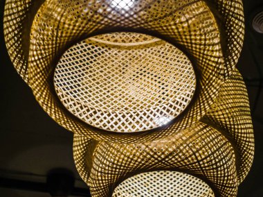 Asya klasik iç dekorasyon tarzı bambu örgü desen lamba, tavan asılı bukleler ile bambu örgü ile lamba Dekorasyon elemanı.