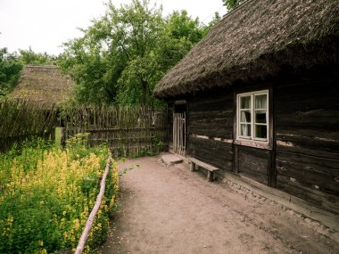 Eski, retro, Vintage ev, kır evi, pastoral ruh hali, kırsal, yaz zamanı, çocukluk, mutluluk Büyükbaba ile tatil