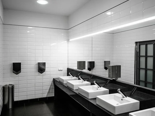 Clean modern toilet at a shopping center, gallery, mall. Sinks — Stock Photo, Image