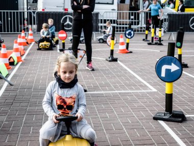 Poznan motor show 2018, 8 Nisan 2018, Poznan, Polonya, küçük çocuklar trafik oyun eğitim, çocuklar sokak kurallarını öğrenme için küçük trafik. Sürüş okulu uygulama devresi.