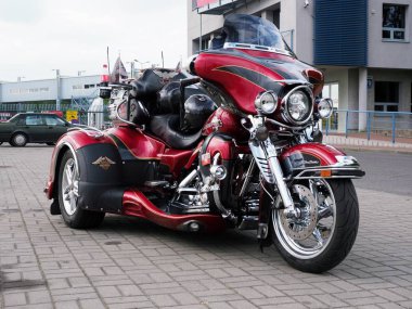 Harley Devidson bir yolda Park, Gdansk, Polonya. 10 Temmuz 2017.